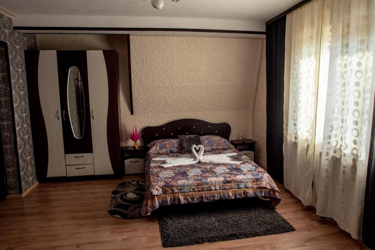 Hotel Casa Robi Pestisani Exteriér fotografie