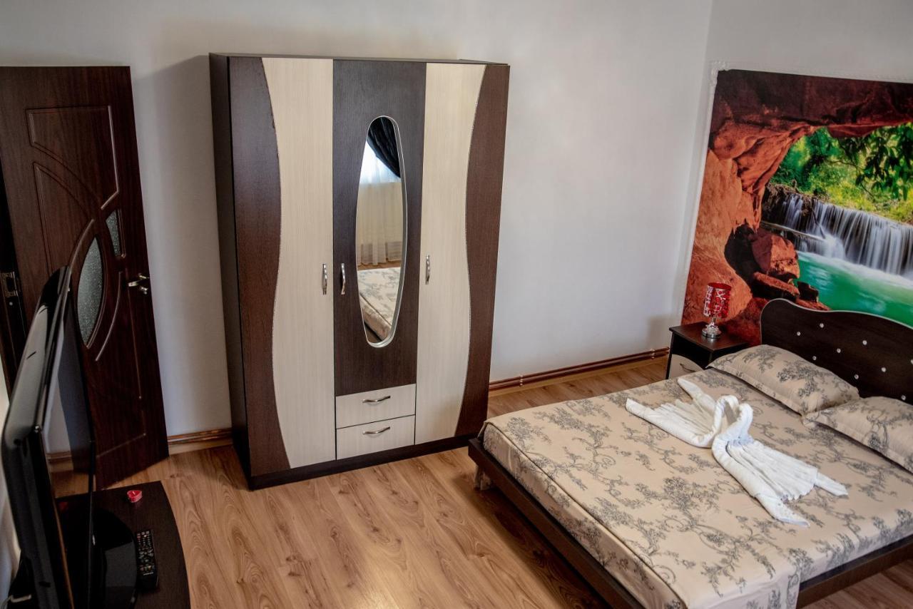 Hotel Casa Robi Pestisani Exteriér fotografie