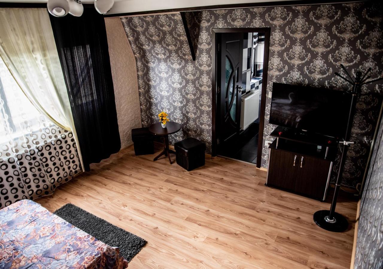 Hotel Casa Robi Pestisani Exteriér fotografie