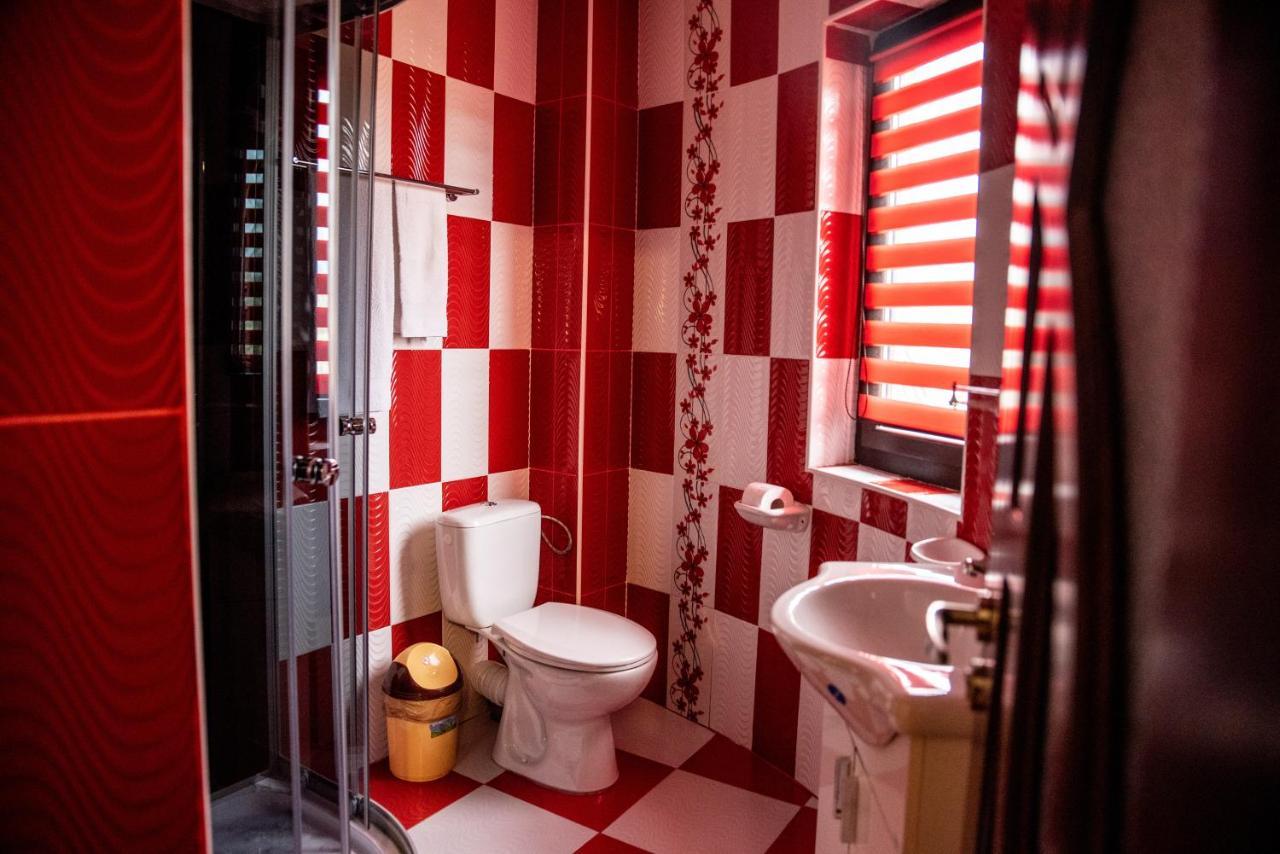 Hotel Casa Robi Pestisani Exteriér fotografie