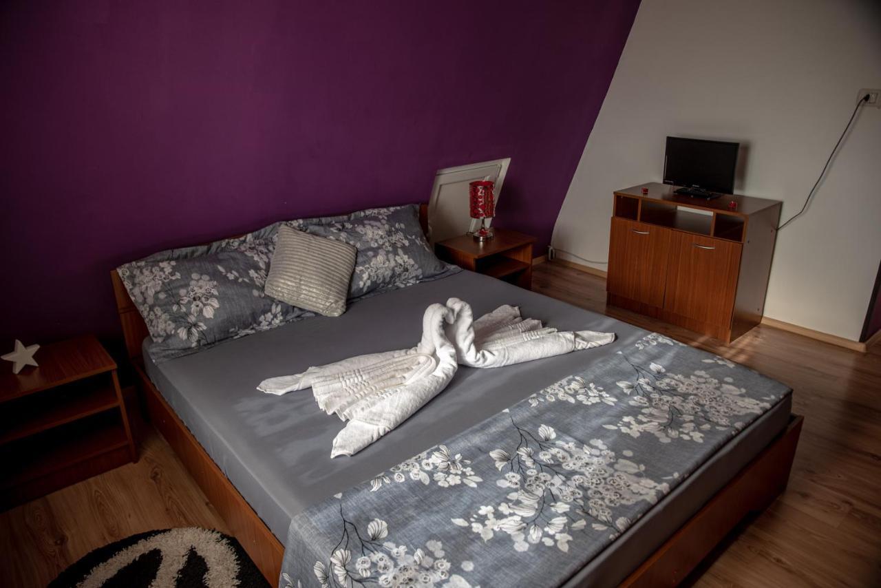 Hotel Casa Robi Pestisani Exteriér fotografie
