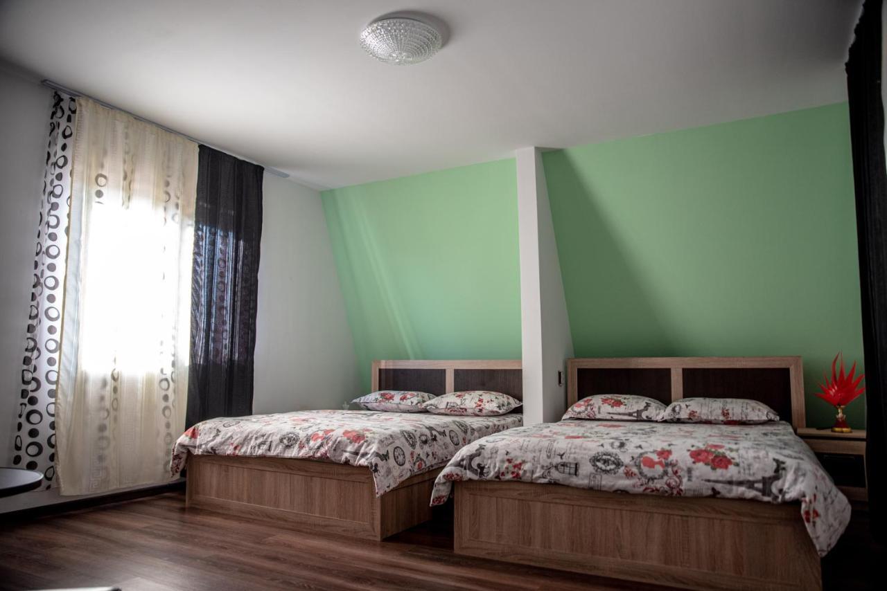 Hotel Casa Robi Pestisani Exteriér fotografie