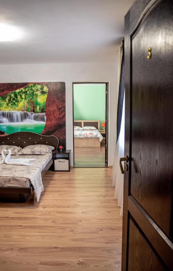 Hotel Casa Robi Pestisani Exteriér fotografie
