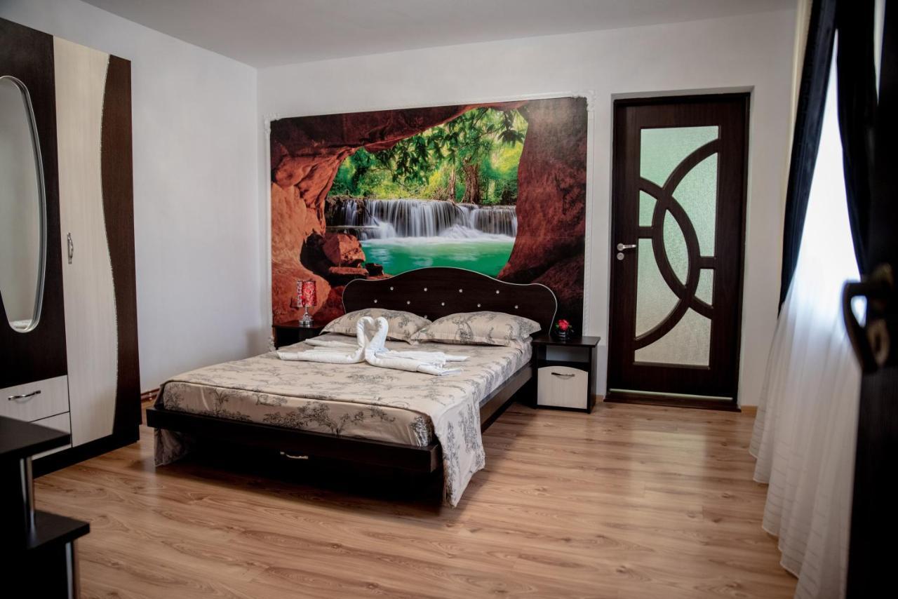 Hotel Casa Robi Pestisani Exteriér fotografie