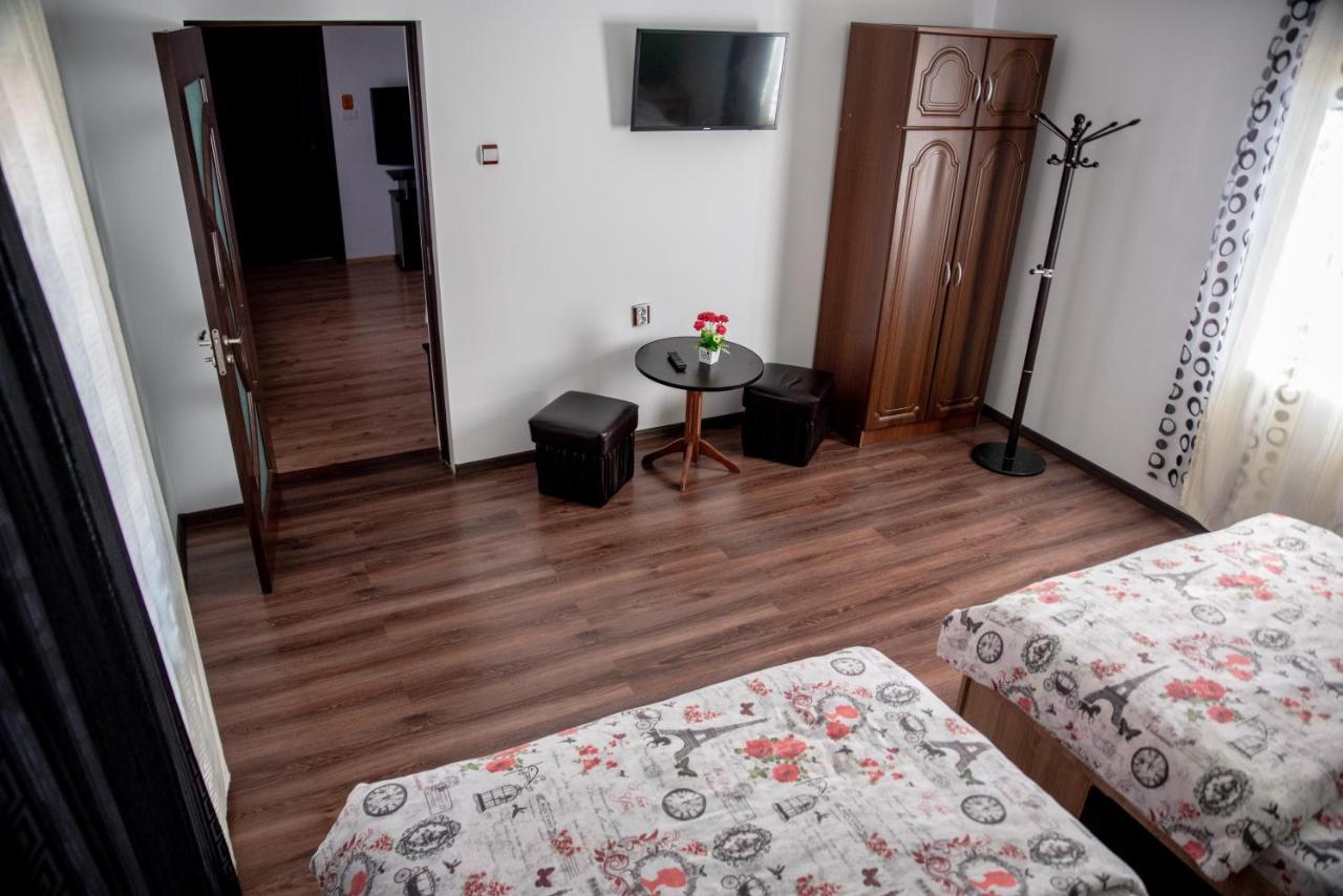 Hotel Casa Robi Pestisani Exteriér fotografie