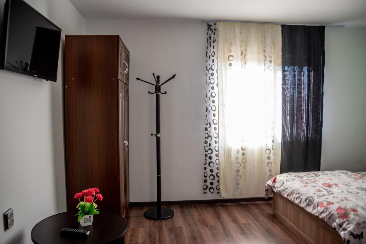 Hotel Casa Robi Pestisani Exteriér fotografie