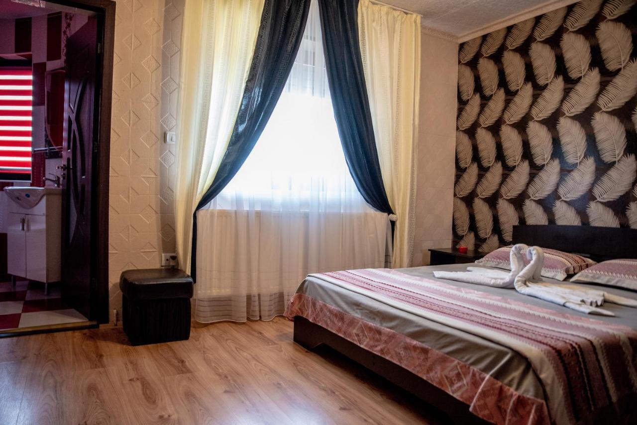 Hotel Casa Robi Pestisani Exteriér fotografie