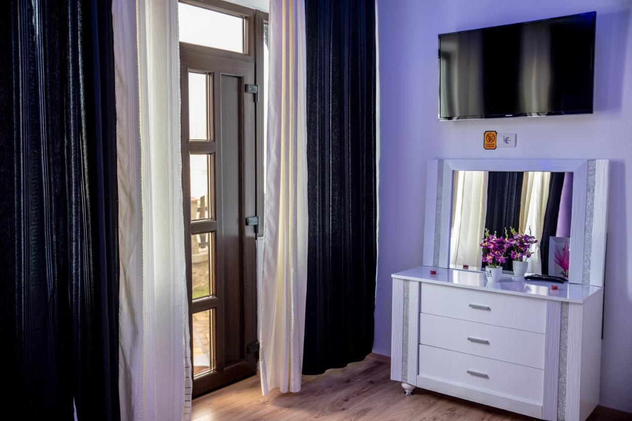 Hotel Casa Robi Pestisani Exteriér fotografie